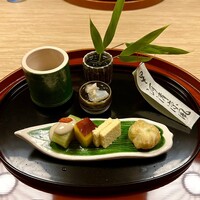 筒井 清寂 - 八寸　蛸とオクラの梅肉和え　もずくとつぶ貝　茄子の胡麻かけ　丸十のレモン煮　鱧の子のチーズ蒸し　枝豆の揚げ真薯