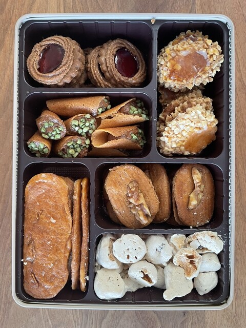 辛うじてプティフールセック 小缶購入』by うずまきネコ : オーボン