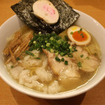 麺屋 すずらん - ＃０８９ ＠鶏出汁のしお＋ホルモン９００円