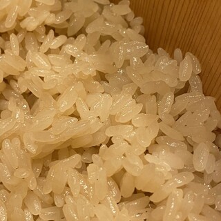 寝かせたネタには赤酢が合います。