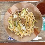 大阪屋 - ホルモンうどん¥820外　神。3皿食べれそう。麺も野菜もホルモンも絶品。これまでホルモンは飽きたりなくなる気配感じずで最後ゴクっと飲み込むこんでいたがここのは小さくなり消えていく最後まで美味かった。