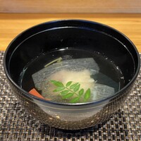 難波 鮨 栞庵 やましろ - 木の芽がいいアクセントに