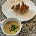 松島 一の坊 - クロワッサンにコーンスープ。