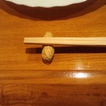 ねも - 箸置きは落花生