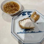 田中圭英 - 天草のクエの唐揚げ ゴールドキウイの油淋ソース