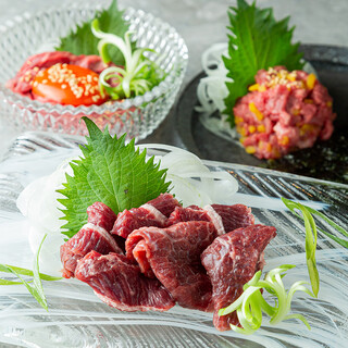 「ニクタク」「ツラミ刺し」など、"生"を是非ご賞味ください。