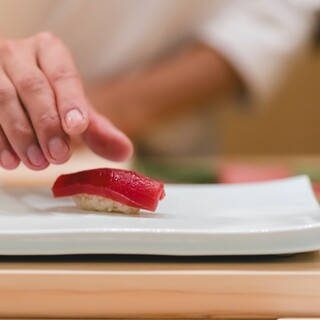 極上のマグロと確かな技が織りなす、こだわりの握りを堪能