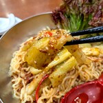 坂上刀削麺 - ナス冷麺 880円だよ