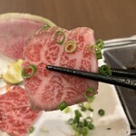 米沢牛ステーキレストラン 牛毘亭 - 牛のたたき（見事なさし）