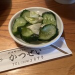 とんかつ かつせい - キュウリとキャベツのお新香。