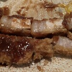 とんかつ かつせい - 良質な脂身は甘くて赤身の旨味を引き立てます。