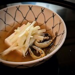 樋口 - 2年に一度解禁になるという、希少なアジメ鯲。豆腐、黄韮でお出汁までしっかりいただきました。