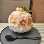 patisserie andbell - 横からの図