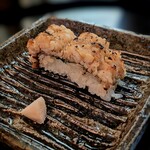 樋口 - 鱧寿司　鱧がフワッと焼かれ、山椒の香りも良い感じです。