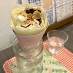 クレープ ボンボン - アーモンドチョコクリーム（ホイップクリーム）