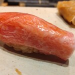 すしやのたい悟 - 高知の定置網による本鮪中トロと大トロの間の部位、霜降りと呼んでます。