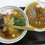 三喜食堂 - ラーメンはフルポ　｢半｣カツカレーも　他所じゃ･･･