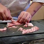 すしやのたい悟 - エシャトロ巻きの注文を受けた大将……見事な手さばきです✨