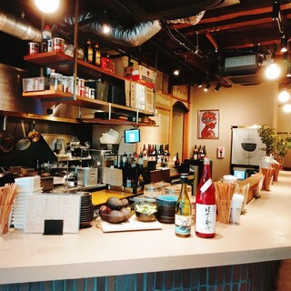 【1階は立呑み】ライブ感あふれる劇場型カウンター