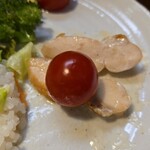 キッチン ブルー グローブ - トマトを乗せてみました