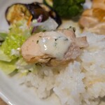 キッチン ブルー グローブ - 今度はソースをタップリ乗せて