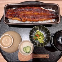 うなぎ四代目菊川 東京駅黒塀横丁店 - 