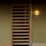 道人 - 玄関の屋号『道人』の文字がなくなっているが、ご主人の怠慢らしい。
      