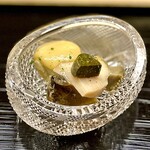 道人 - ⑩舞鶴産の鮑
      〜大鮑に柚子味噌。肝の味わいある苦味が鮑の旨味に奥行きを感じさせる。