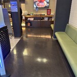 海鮮ダイニング美喜仁館 - 待合ソファ　会計