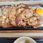お食事処 ひぐらし - 調理中に生の生姜をすりおろしてるから美味いんです！