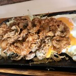 お食事処 ひぐらし - 鉄板での提供は嬉しいです♪