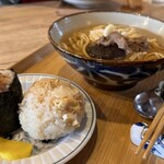 niginigi - 八重山そばセット(おにぎり:えび天・西表島産黒紫玄米)