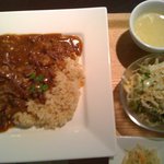 ナチュラルカフェダイニング ハーモニアン - サラダもついてくる