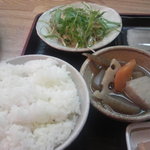 おんじき家ふうど - ご飯と筑前煮、水菜とキャベツのサラダ（日替り定食）
