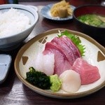 高はし - 刺身定食 1300円。