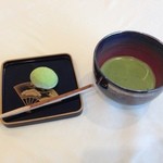 旅亭半水廬 - チェックイン手続き中、抹茶とうぐいす餅を頂きました。