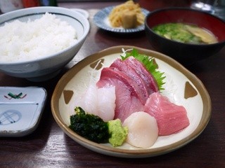 高はし - 刺身定食 1300円。