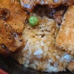 豚丼のぶたはげ - ライスへのタレのしみ具合も申し分なし