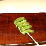 銀座焼とり 京丹波 - シシトウ（京都伏見産）：しんなりとして食感、苦みある味わいは箸休めにはぴったりだった!