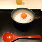 銀座焼とり 京丹波 - 卵かけご飯（兵庫県産卵）：濃厚な卵黄と出汁とで、こだわりのご飯を楽しんだ♪