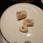 銀座焼とり 京丹波 - 赤みのレア感を残し、プリプリとした食感を楽しめる。藁で燻され、香ばしさを感じる。