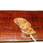 銀座焼とり 京丹波 - 塩茄子（京都産）：身が引き締まり、しっかりとした噛み応えだ。塩で茄子本来の旨みが、直に感じ取れた。