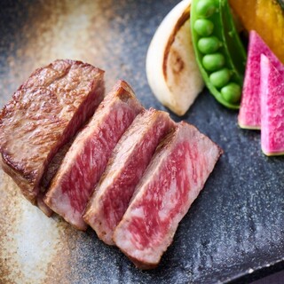 和牛が味わえるディナーコースも完備。特別なひとときをどうぞ