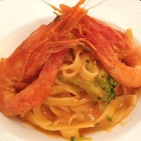 ダニエルズ - 天使の海老のクリーミィトマトソース♪
                これにサラダとフォカッチャ付き(*^^*)