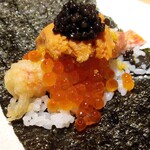 天冨良 麻布よこ田 - 車海老・キャビア・いくら・唐墨の天巻き