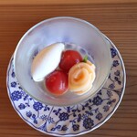 さじこよみ - トマトと桃のコンポート　豆乳ジェラート添え