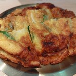 アジョシ - チヂミ。サクサクふわふわで美味しかった！