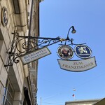 ZUM FRANZISKANER - お店の看板も素敵
