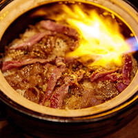 【にく稲名物】元祖焦がしタレ肉土鍋