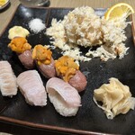 まるせん - カニのほぐし身、牛肉とウニ、エンガワ炙りの握り